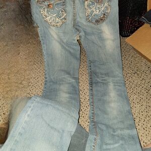 "APPLE BOTTOM JEANS...." 🎼🎵